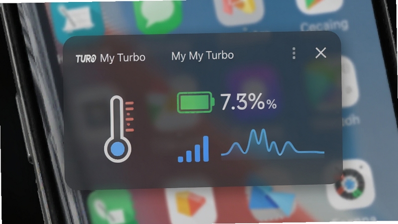 My Turbo ʵʱ״̬���������չʾ����������Ϊ�ֻ���Ļ��Ե��������͸����壬�������ʾ�¶ȼ�ͼ�ꡢ��ذٷֱ��������źŲ���ͼ����������Ϊģ���������ֽ��ͼ�꣬����ϸ�ڰ��� My Turbo ���ֱ�ʶ�������Ķ�������Ч��������Լֱ�ۡ�