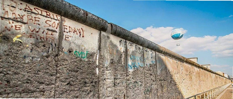 �ؼ��ʱ������ {����ǽThe Berlin Wall���԰水������}�����ֿɸ�����ƪ����ȫ�����ݣ�����������ͼ