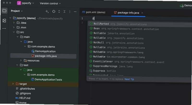 IntelliJ IDEA 2025中文激活版界面截图,包含代码编辑器和项目导航,关键词:IntelliJ IDEA 2025