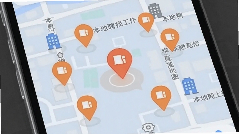 本地直聘找工作附近职位地图模式界面,手机屏幕显示地图上的职位标记点,周围有街道和建筑图标,背景为淡蓝色地图风格,突出位置精准与智能推荐