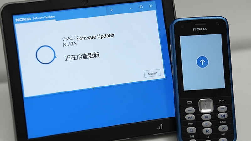 Nokia Software Updater ����������д��������ʾ�����ڼ����¡�״̬�������԰ڷ�һ��ŵ����ֱ���ֻ�����Ļ������ʾ����ͼ�꣬����ɫ������ɫ�Ͱ�ɫΪ��������ɾ�רҵ