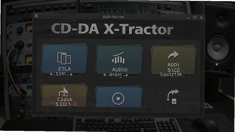 CD-DA X-Tractor 软件主界面预览图,展示其简洁明了的音频提取操作面板,背景为深色专业音频工作台风格,突出软件名称与核心功能区域,画面清晰、色彩协调,适合软件介绍场景使用。