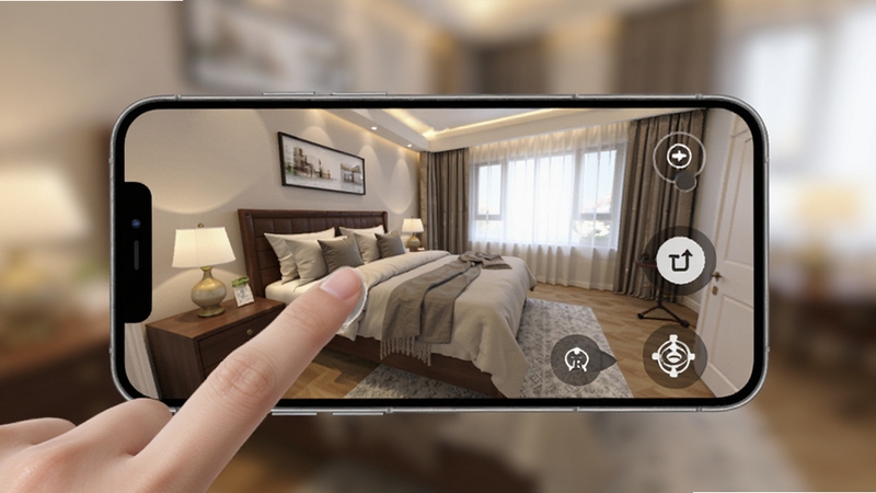 众趣VR全景漫游操作演示图,画面中一部智能手机显示着VR场景,用户手指正在屏幕上滑动旋转视角,场景内为精装修的卧室,床品与家具纹理清晰,画面右下方有视角切换按钮和陀螺仪图标,背景虚化,突出手机屏幕中的三维空间画面,色调柔和,体现流畅的操控体验。
