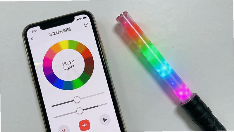 THE BOYZ Light Stick �Զ���ƹ�༭���棬�ֻ���Ļ��ʾɫ������໬�飬ӦԮ��ʵ�����Ա�չʾ��Ӧ��ɫ������Ϊ���ǳ��ɫ�������Ѻã�����ֱ�ۣ�ͻ�����Ի����ƹ���