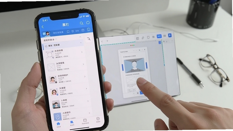 ī���ƶ��˲��������ͼ������չʾ�ֻ���Ļ��ī��App����Ŀ�б���༭Ԥ�����棬��ָ���ڵ��ԭ��ҳ����н���Ԥ��������Ϊ�������滷����ͻ���ƶ��˱�ݲ鿴����ʾ���ص�