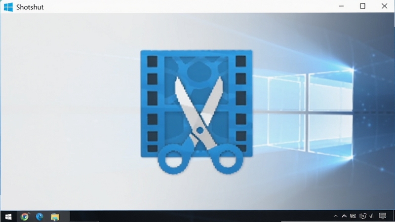 Shotcut 在 Windows 桌面上的启动画面,图标为蓝色胶片与剪刀组合,背景为简洁的软件启动界面
