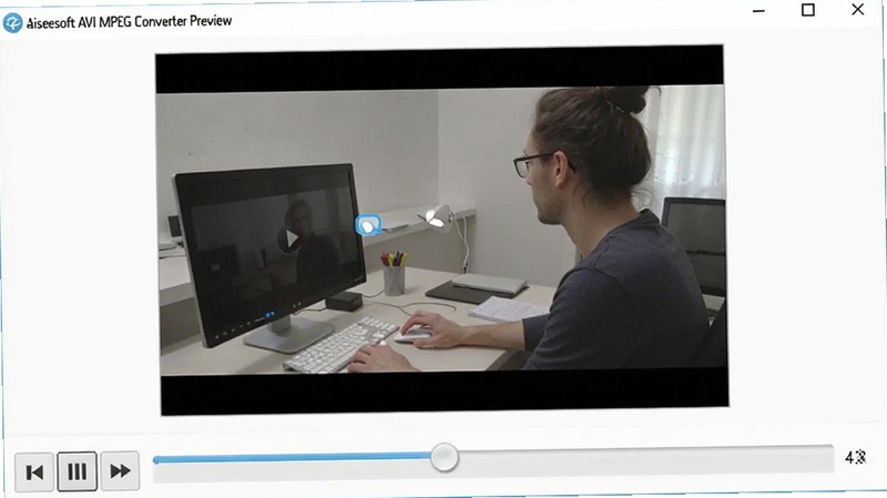 Aiseesoft AVI MPEG ConverterԤ�����ڣ���ʾ��Ƶ����͵ײ�ʱ�����ȡ���飬�û�����ѡȡ��ƵƬ�Σ�������в��ſ��ư�ť����������