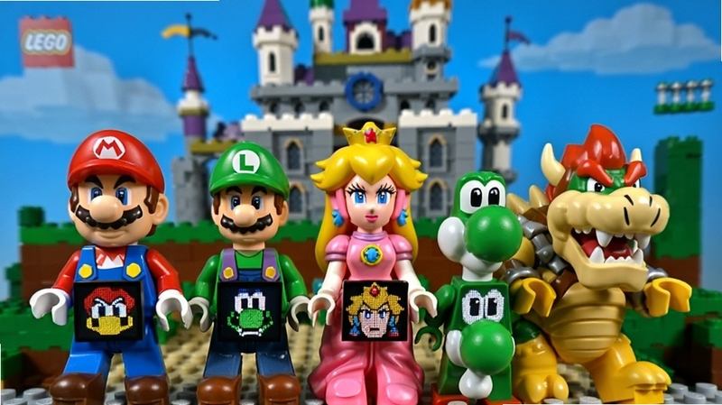 乐高超级马力欧 LEGO Super Mario 多位角色人偶并排展示 包括马力欧 路易吉 桃花公主 库巴 耀西 每个角色LED屏显示不同表情 背景为积木风格城堡