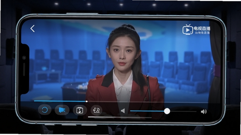 手机电视直播播放界面截图,画面显示手机横屏播放电视节目,屏幕下方有频道切换按钮和音量调节条,背景为深色影院风格,突出高清流畅的观看体验,画面角落有手机电视直播的logo水印