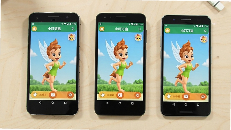 小叮当应用在多种安卓手机屏幕上运行的展示图,画面中包含三台不同品牌手机并排摆放,屏幕均显示小叮当应用正常运行界面,背景为简洁的浅色桌面环境,整体色调明亮清新
