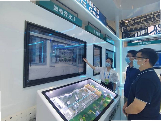 现代办公室环境中展示国网商旅特价订票app的高效办公场景,关键词必须包含 {国网商旅特价订票},文字可概括整篇文章全部内容,用于搜索配图