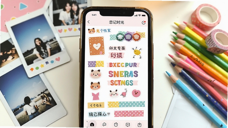 ����ʱ����Ի�����ģ��չʾ���������ֻ���Ļ��ʾ����ʱ��ı༭���棬����ֽ����ɫ����ͽ���װ�Σ�������ɢ�����������Ƭ�Ͳ�ɫǦ�ʣ������ÿɰ���ɫ�ʷḻ