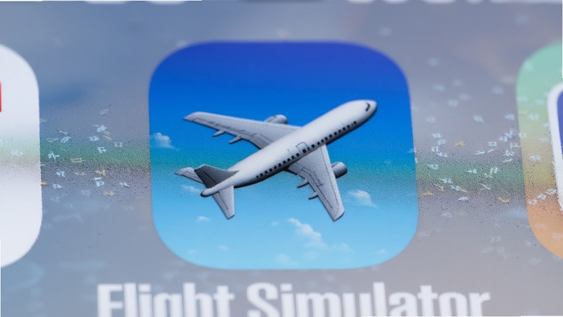 Flight Simulator World 安装完成后手机桌面图标特写,图标为飞机造型,背景是渐变蓝色天空,画面简洁干净,适合作为下载页展示图